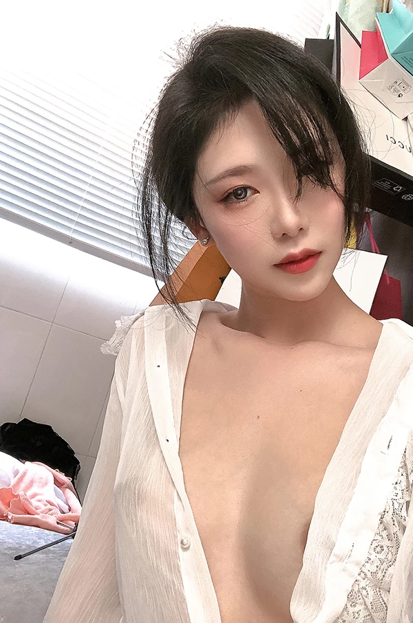 网红美女抖娘利世透视雪纺凸点若隐若现